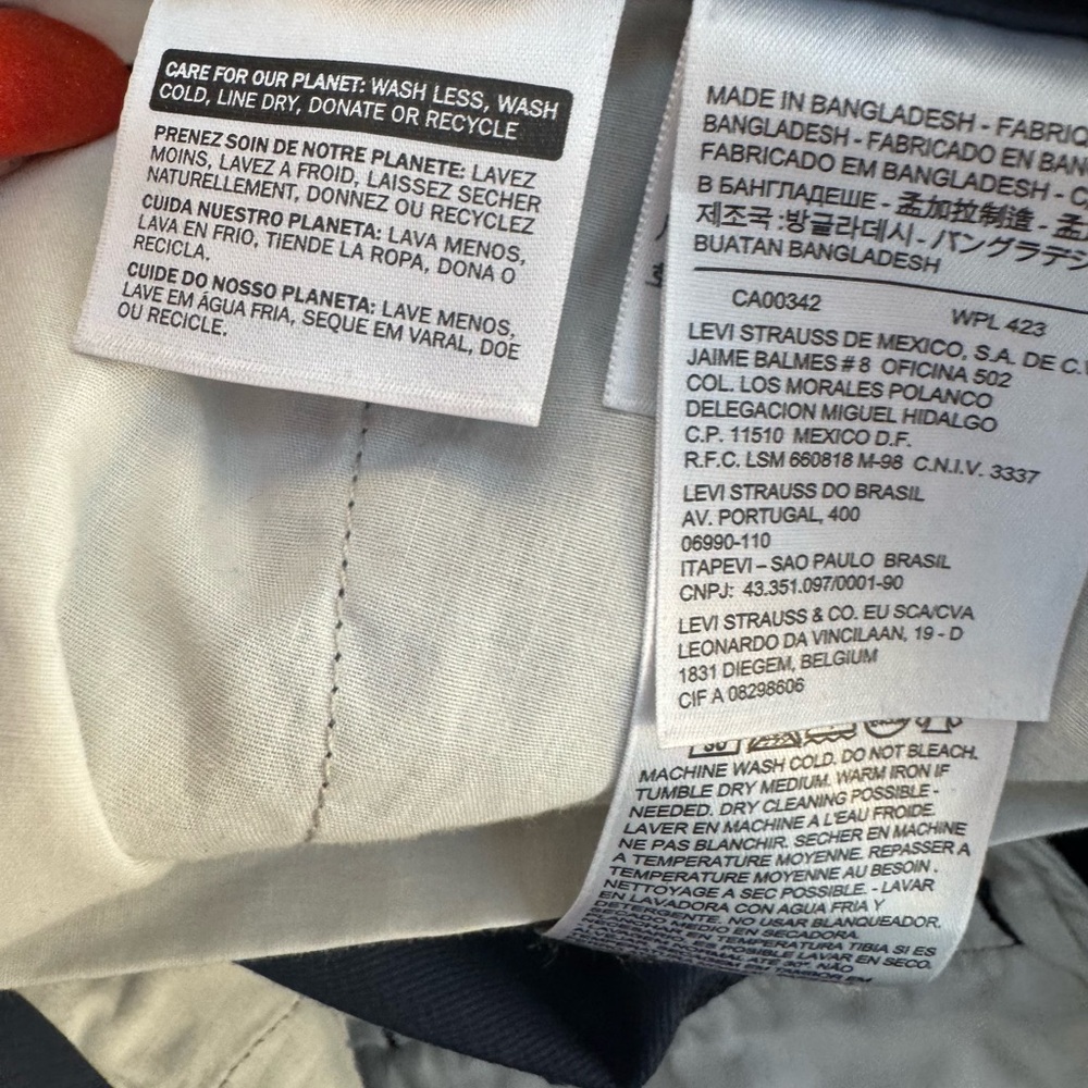 Levi's Women’s Dark Navy Cargo Shorts for Men - Picture 4 of 7